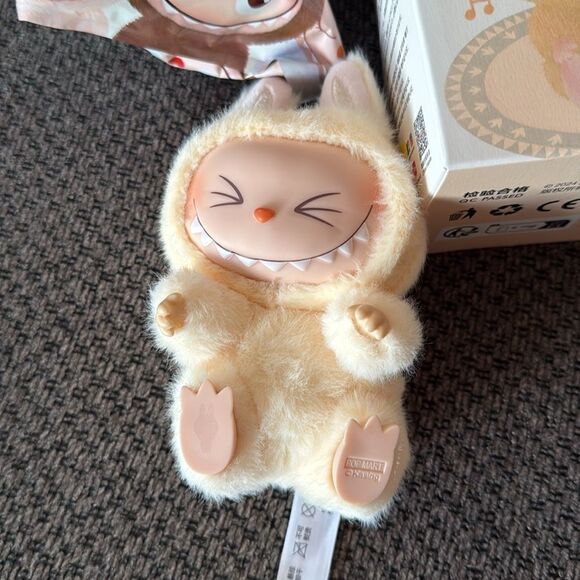 New Popmart Yellow Labubu Have a Seat - Picture 3 of 7